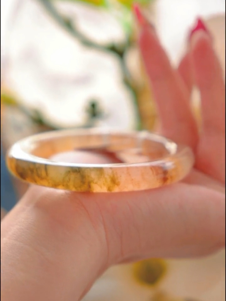 鸡血玉手镯,如巫山神女般的华丽神秘