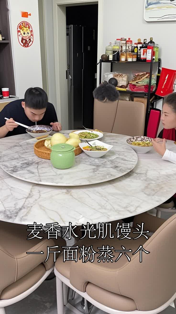 麦香水光肌馒头,一斤面粉蒸六个