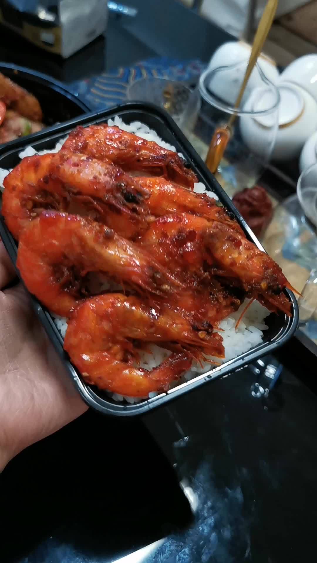 大下麻雨呢,点个外卖干锅虾,这个冬天简直不要太爽了。干锅虾