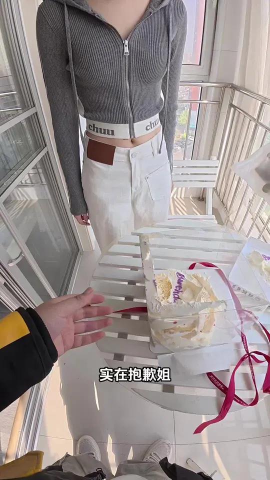 哎,送外卖途中又把蛋糕摔坏过生日了#蛋糕vlog日常 #外卖小哥