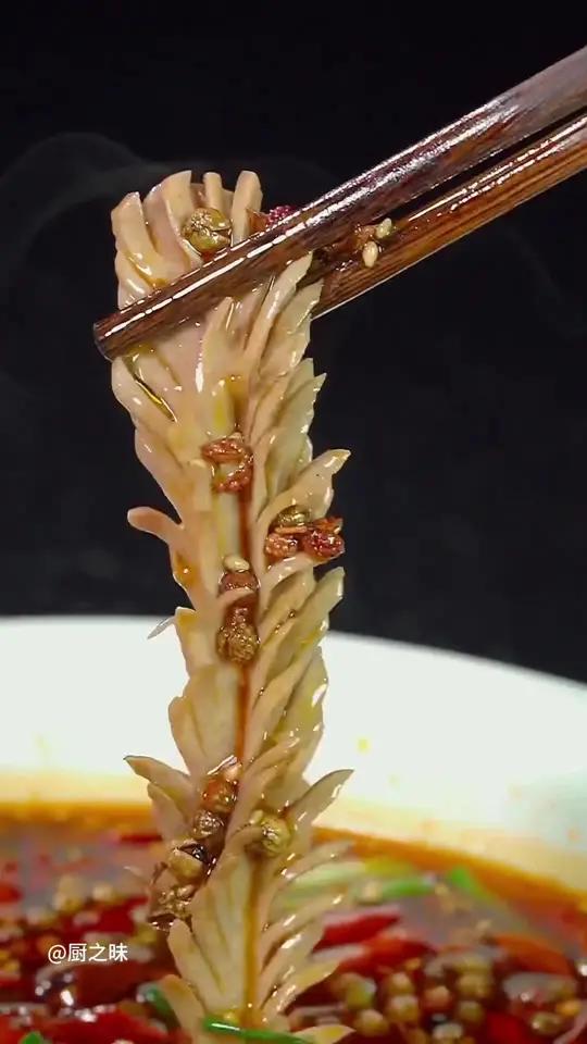 一刀顶刀的鱿鱼猪腰切汰 家常小炒 刀工