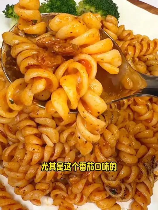 早上起床不想做饭,试试这款番茄肉酱螺旋意面,浓郁的番茄酱汁,微微的酸带点番茄的酱香,真的太
