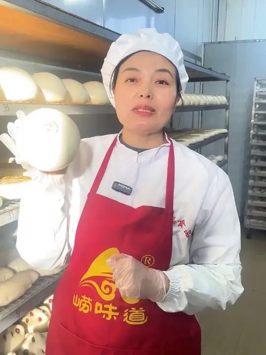 热气腾腾的大馒头出锅啦 快来瞧瞧吧