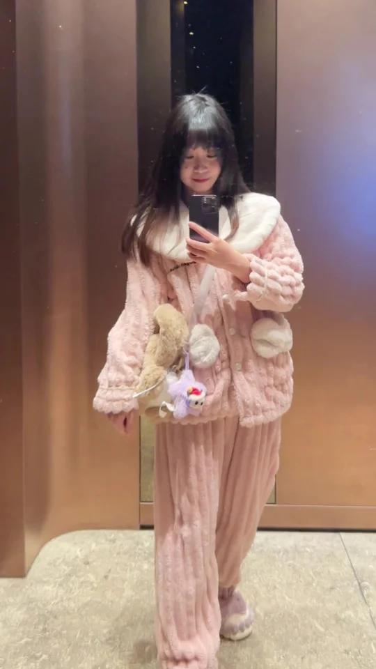 终于轮到我参加女生睡衣派对了