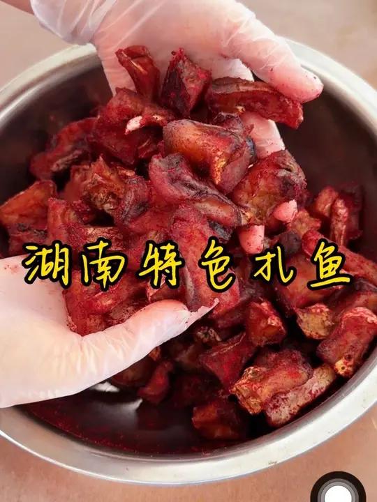 湖南特色扎鱼做法 又到了我们湖南做扎鱼的季节,今天分享我和我妈学的湖南特色扎鱼的做法,特别