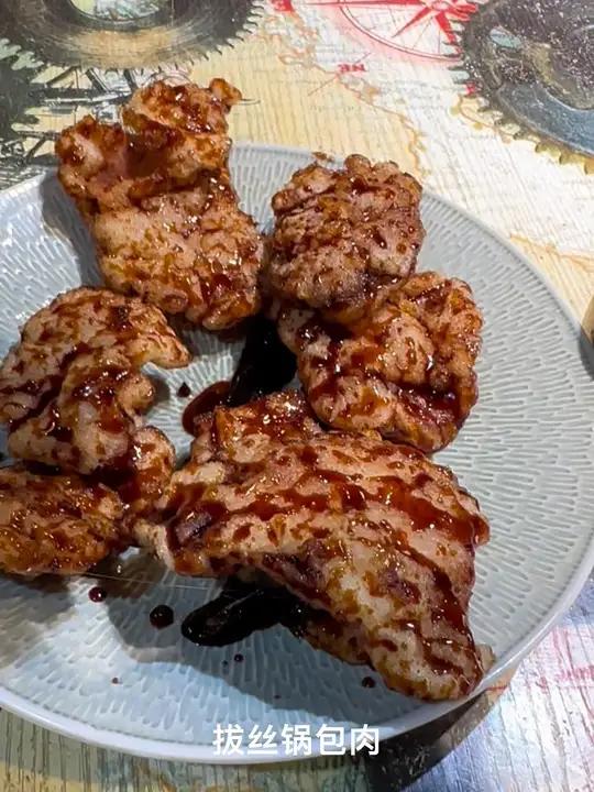 挂浆拔丝锅包肉蘸白醋,也是经典酸甜口