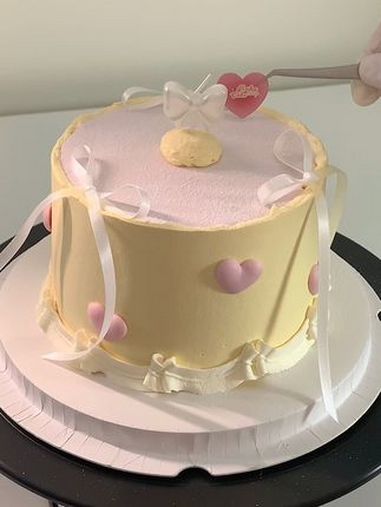 制作一个奶黄色的小芭蕾蛋糕 生日蛋糕 沉浸式做蛋糕 南宁蛋糕定制 芭蕾蛋糕 丝带蛋糕