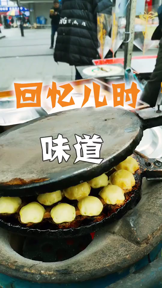 小时候最爱的小鸡蛋糕,一块钱一袋,吃过的举手猜猜现在多少钱