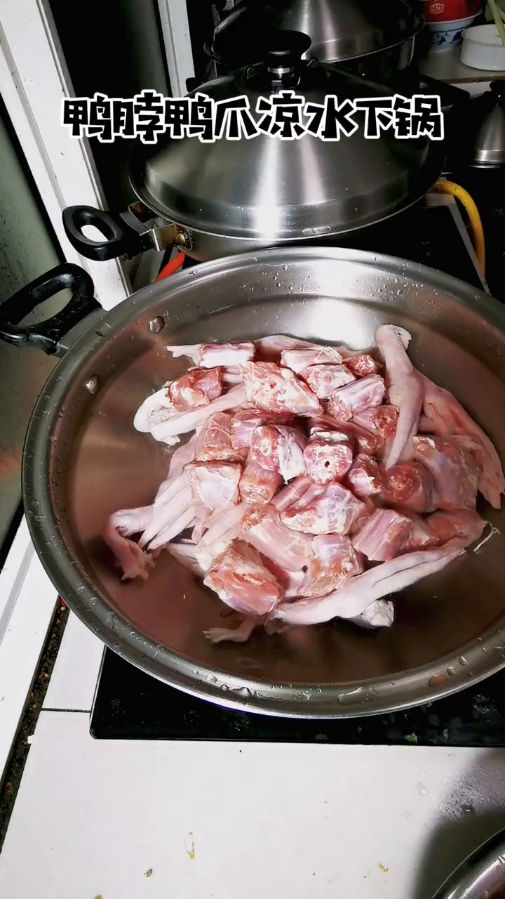 你们要的麻辣鸭脖鸭爪的做法来了,做法简单,最主要的是好吃