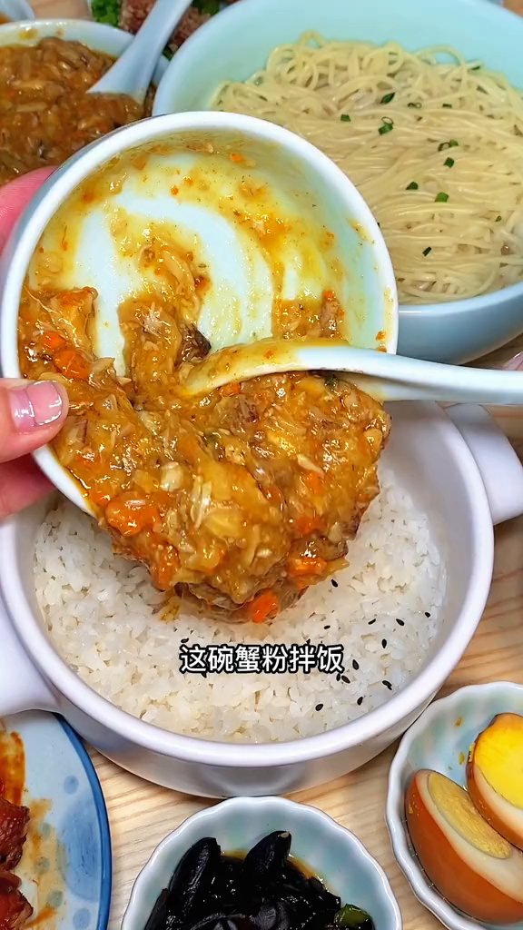 来上一碗心心念念的热量瞬间释放所有压力蟹黄拌面蟹粉中秋团圆菜单提前曝光了