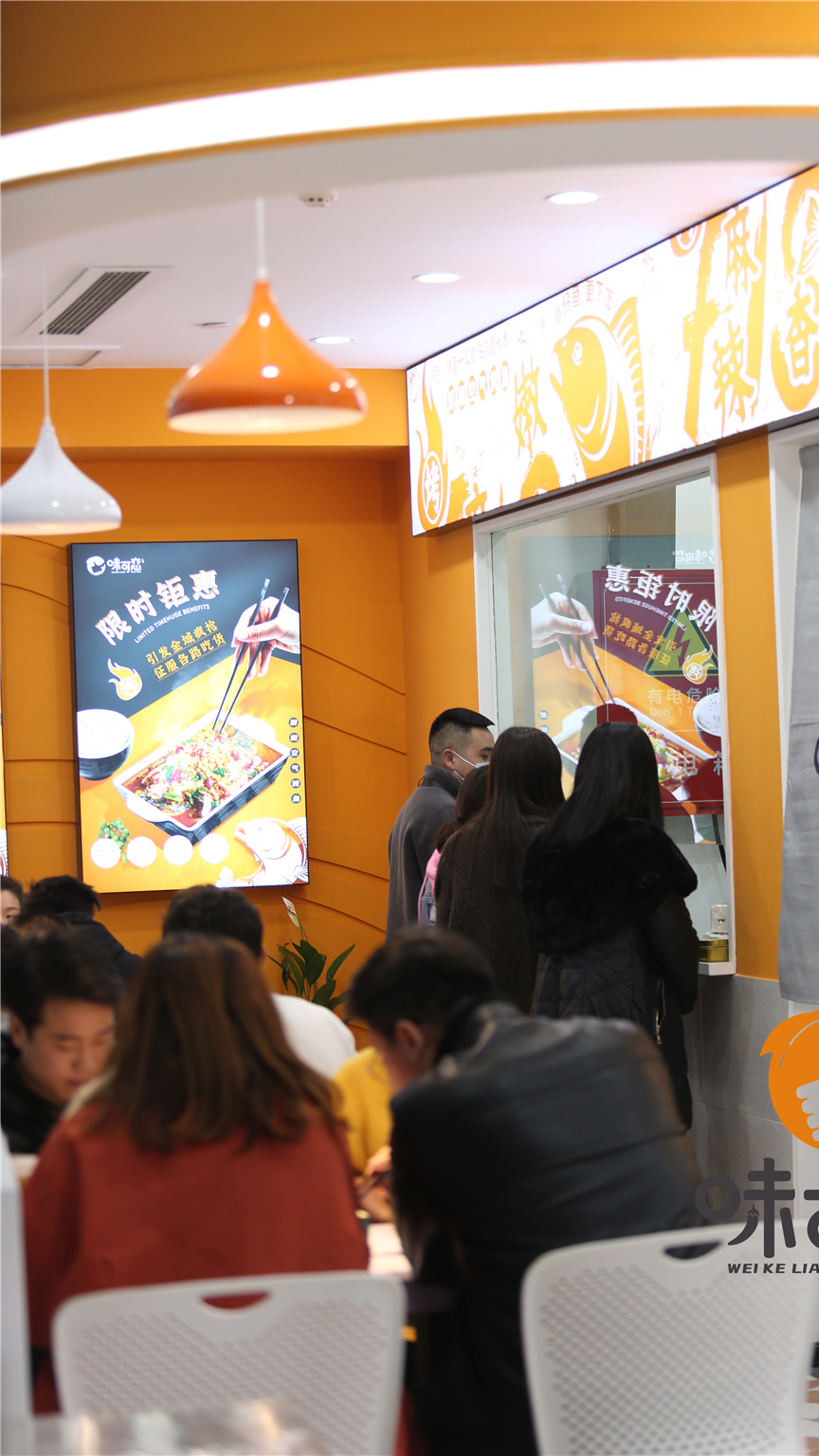 吃货们打卡超火的味可恋无骨烤鱼饭,它的魅力在哪里?