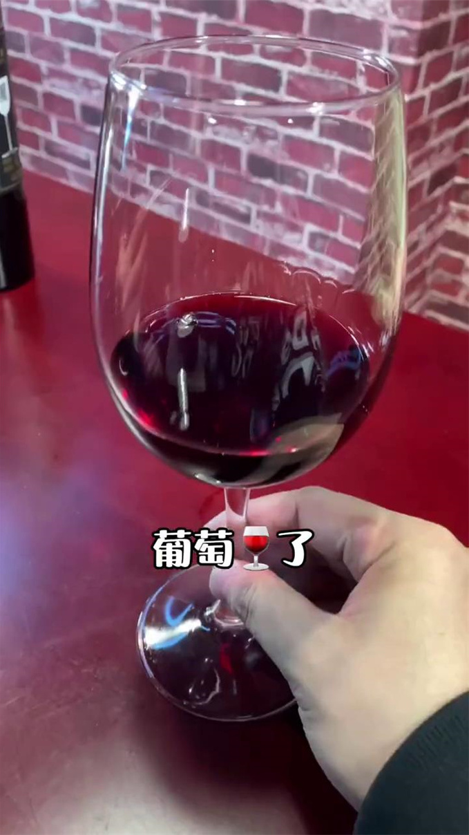打卡网红葡萄酒体验店,有自家的万亩葡萄庄园,都是喝泉水长大的