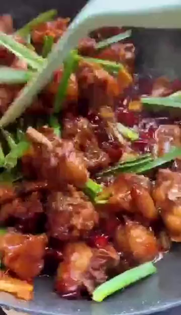 干锅鸡块在家自制做,吃3太碗米饭,太下饭了,大人小孩抢着吃