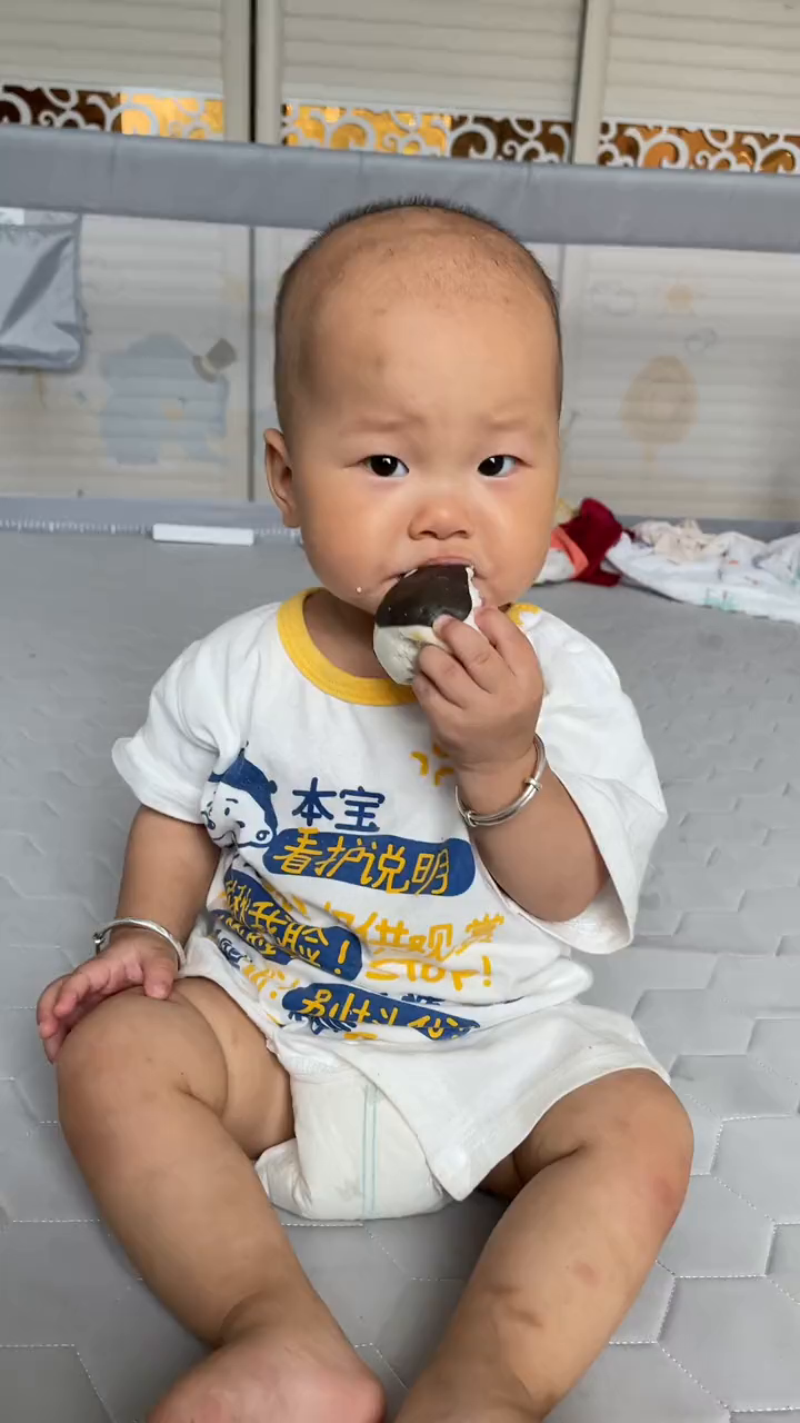 11个月了一天一个馒头一顿面条
