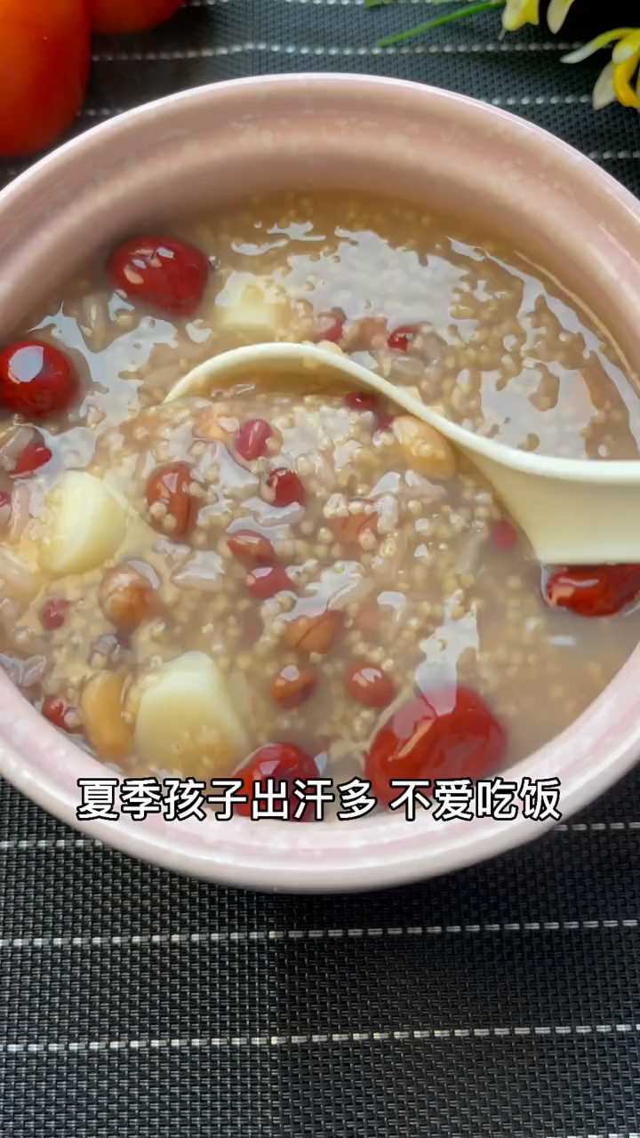 夏天孩子出汗多,不爱吃饭,这个食谱您收好