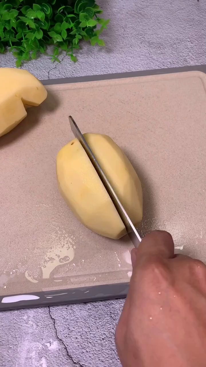 火腿肠炒土豆做法