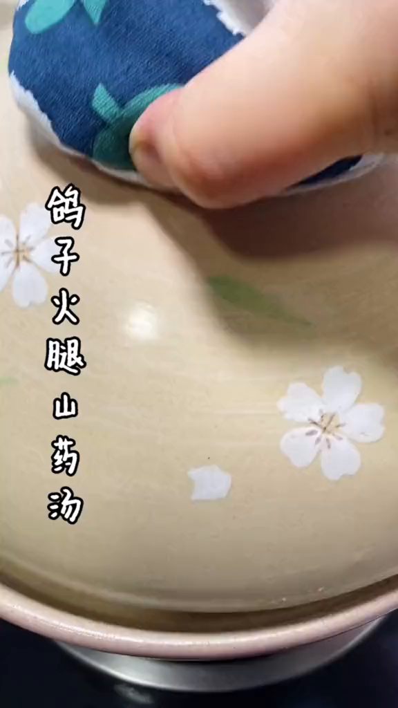 独立包装的火腿片,方便取用保存,炖汤炒菜都很鲜哦好吃