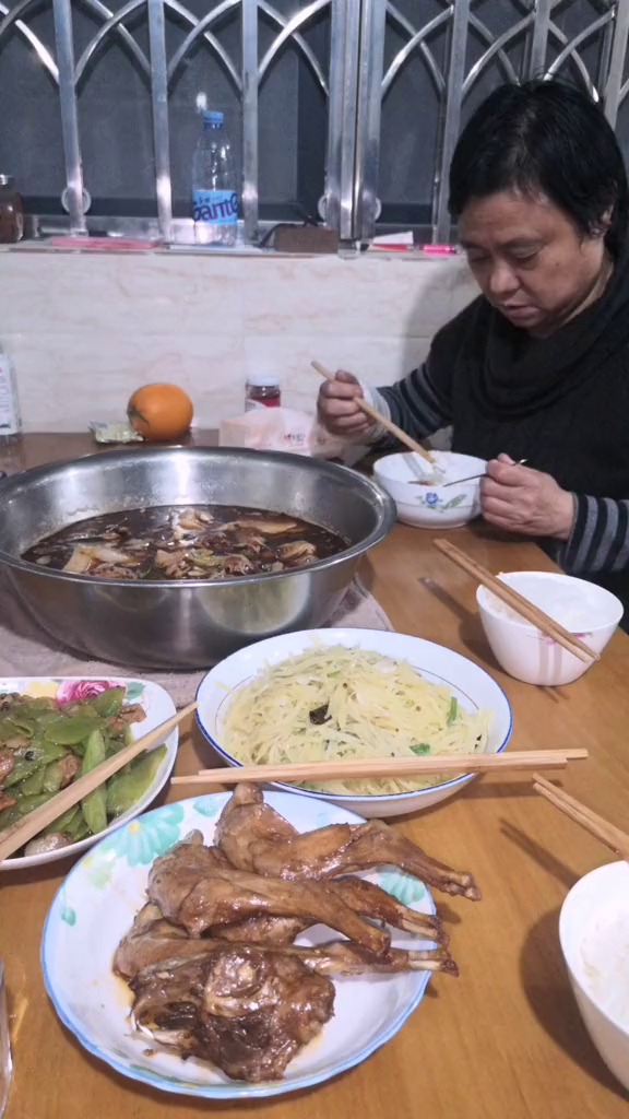 冒鸭子麻辣兔脑壳!一天中最幸福的时刻成都美食吃货酒
