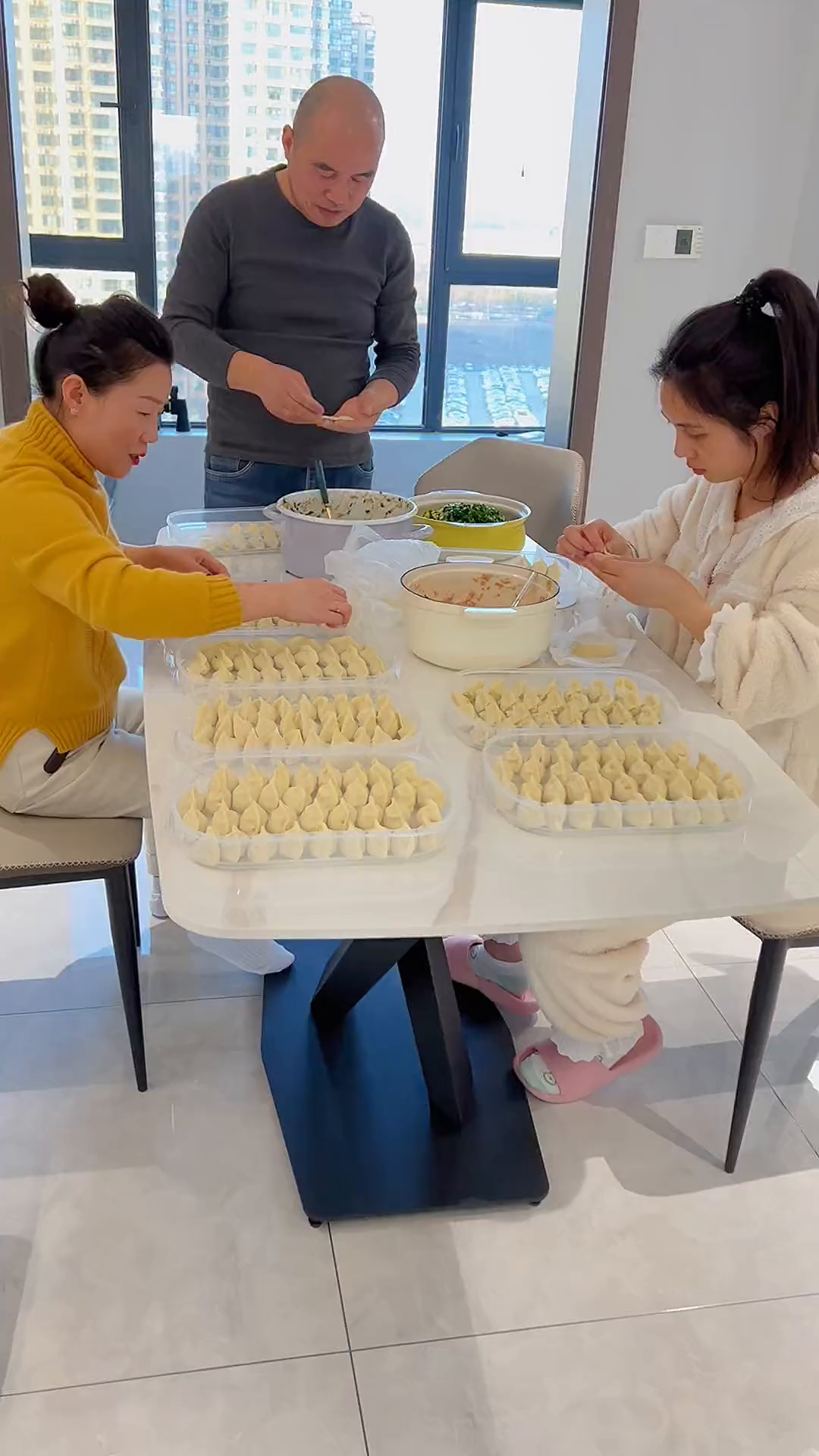 用这种饺子盒把饺子装起来放冰箱饺子不会冻裂也不粘连