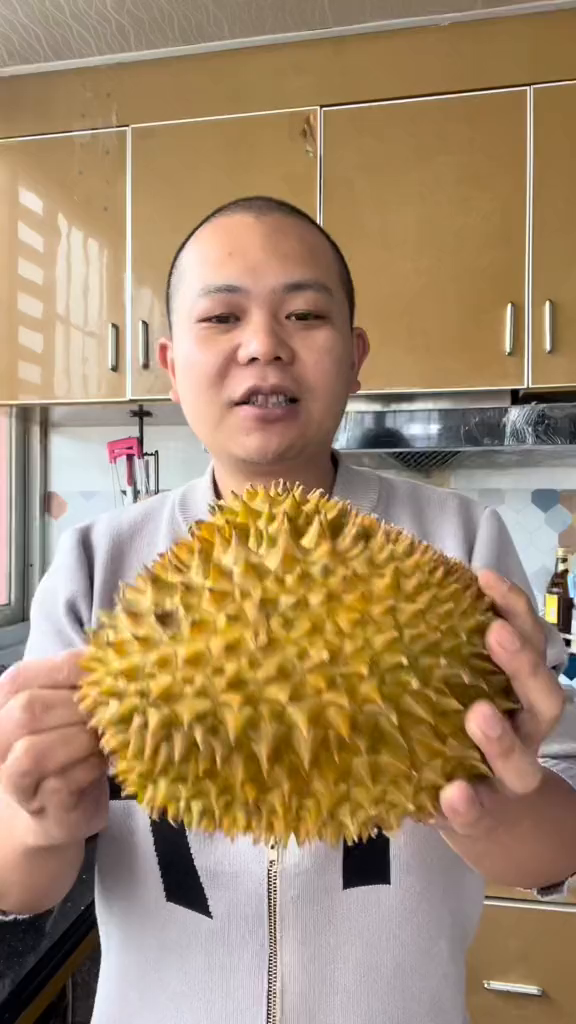 榴莲炖鸡很姿哺啊给家里人炖又一锅吧榴莲炖鸡