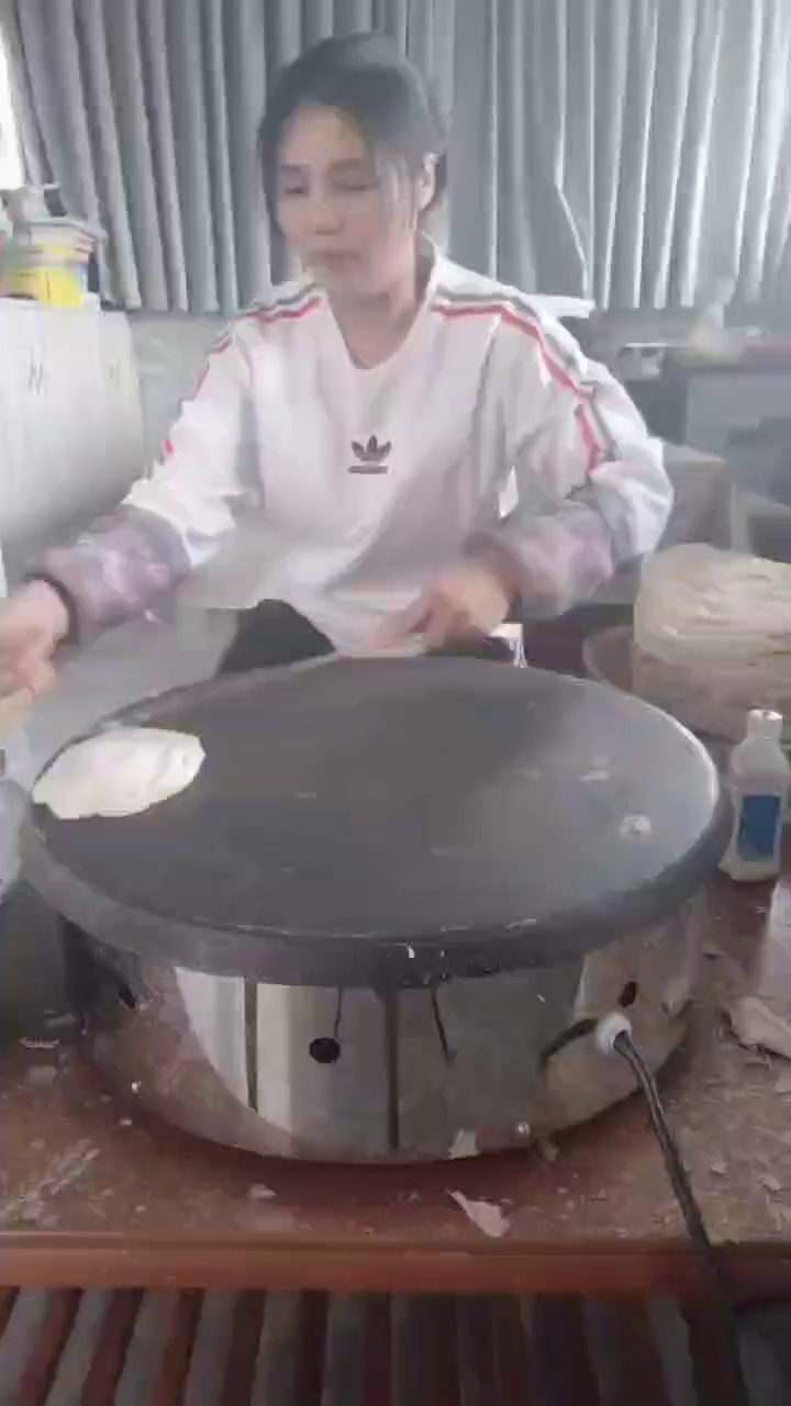 自己做的手工大煎饼又香又软干净卫生