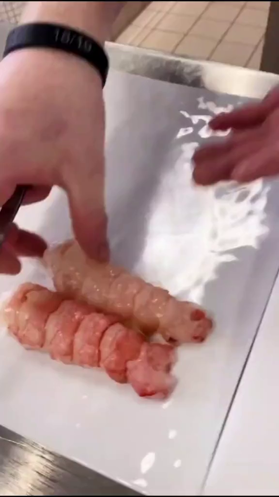 不愧是米其林3星餐厅连用的食材鳌虾尾都那么大只