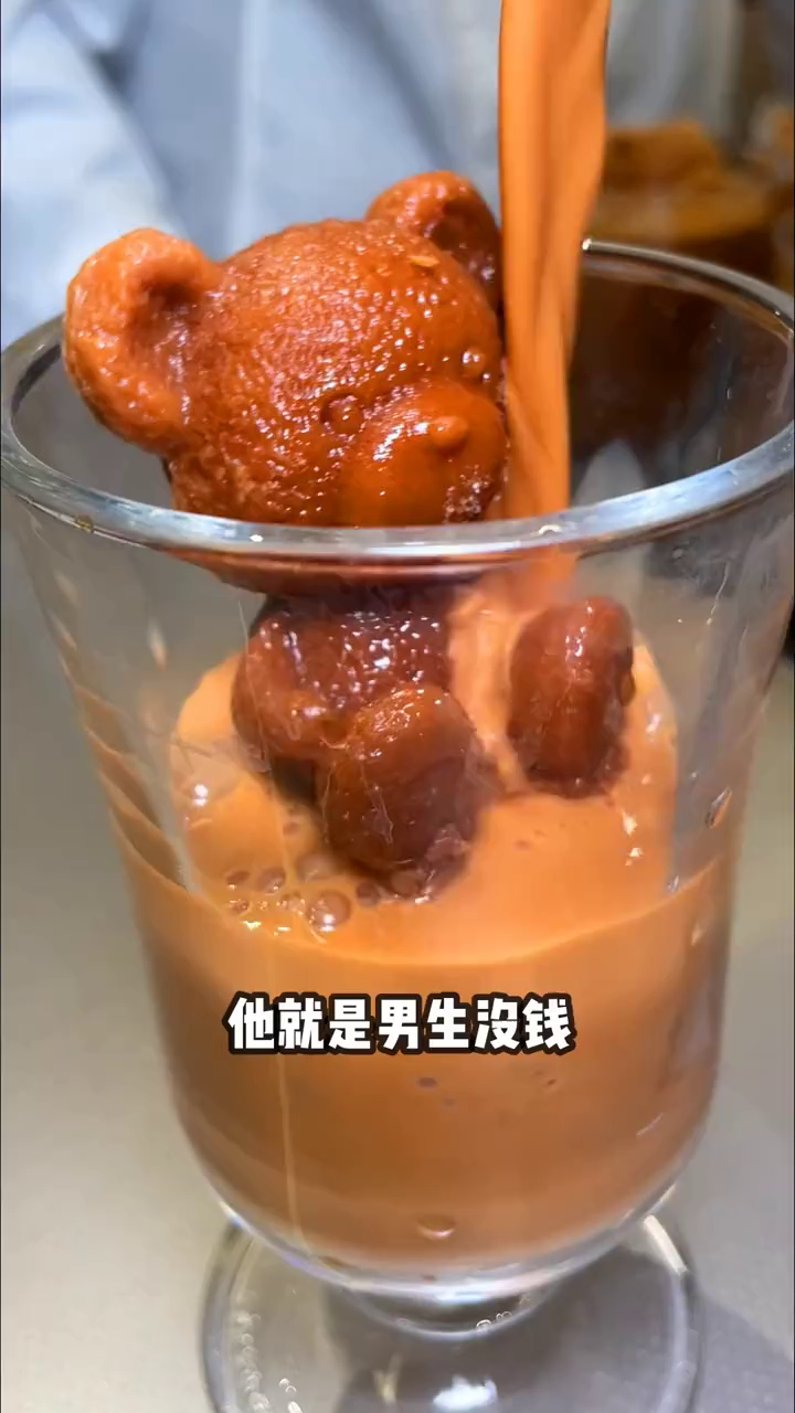 在这家10年老牌港式茶餐厅里,终于喝到了小熊奶茶!