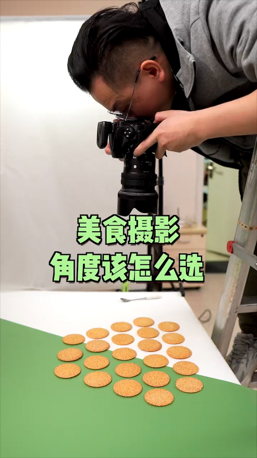 想发朋友圈却没有好看的美食照片,一起来看看美食要怎么拍摄吧