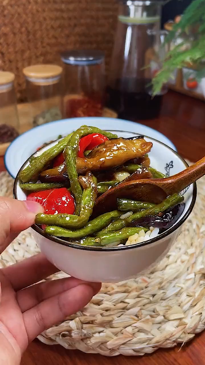 豆角烧茄子,简单下饭的做法,看一下都会
