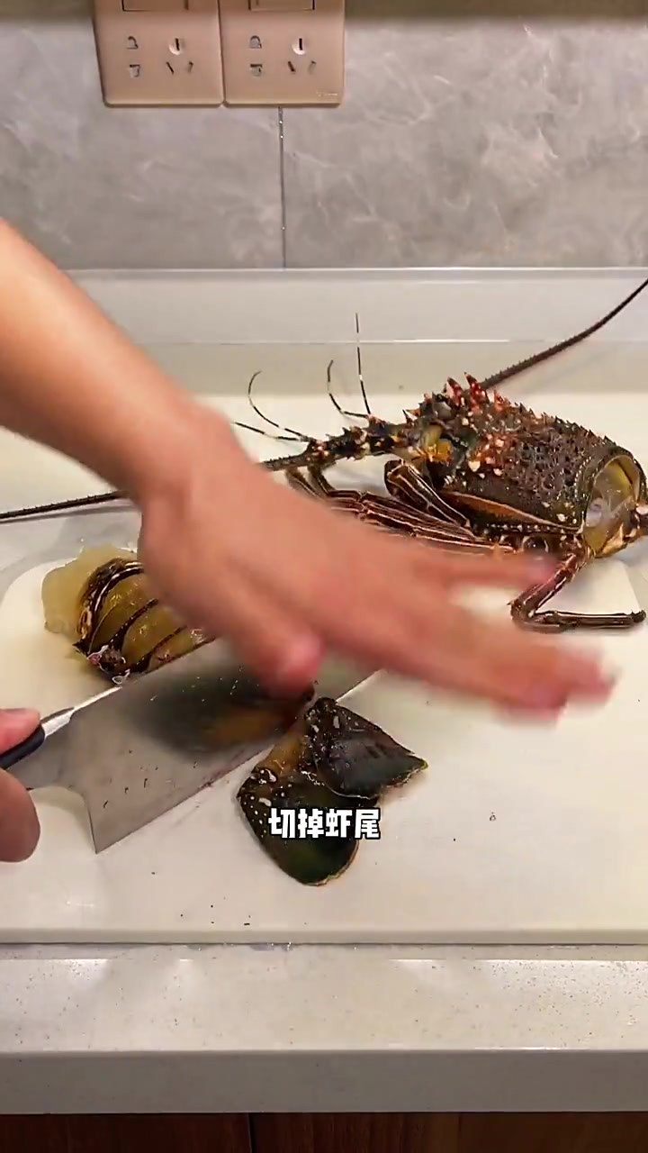 今晚宵夜蒜蓉粉丝蒸澳龙