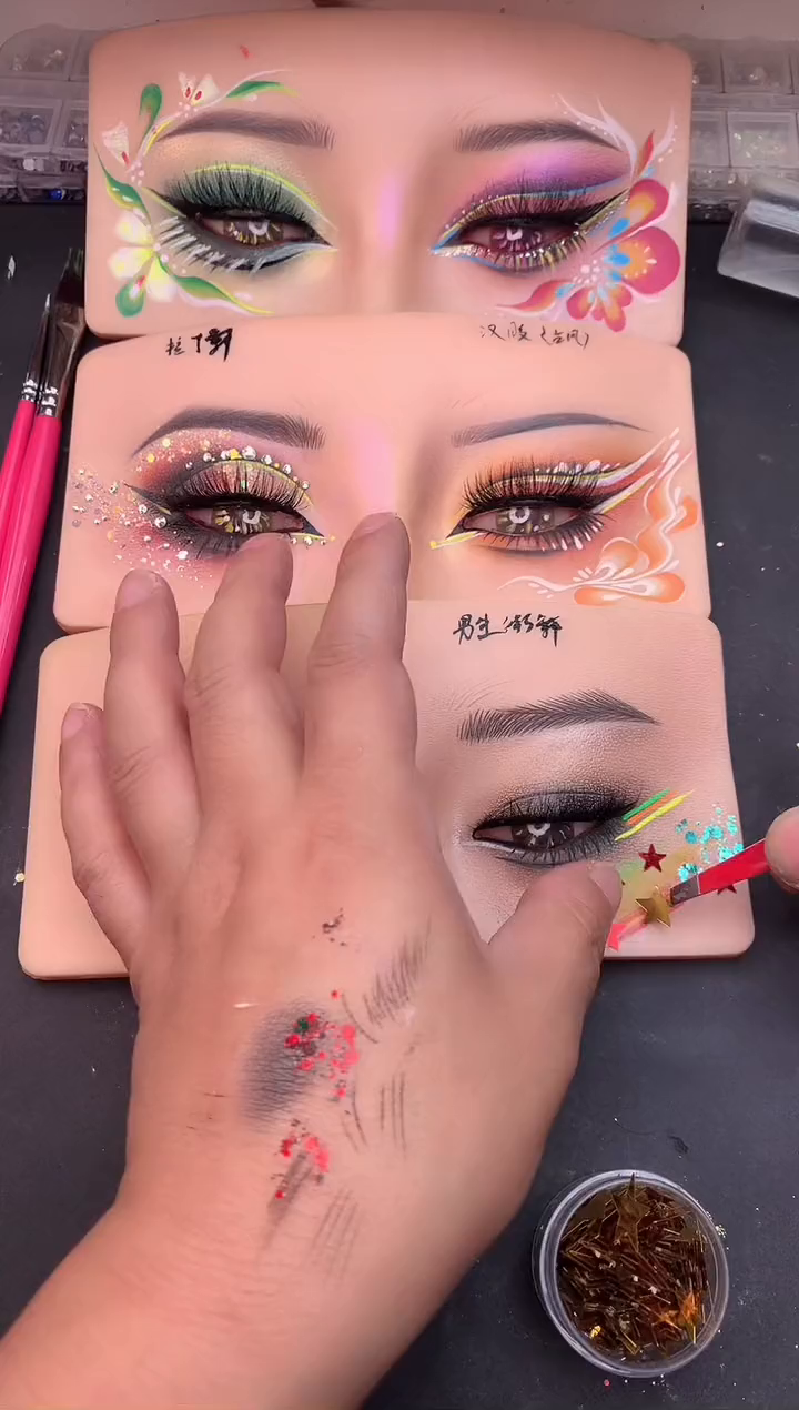 舞台妆装饰7色五角星亮片大小混拉丁舞台妆儿童舞台妆。宝子们要的男孩街舞妆容