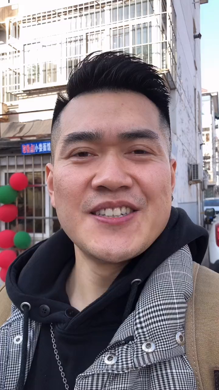贵阳丝娃娃辣鸡面哈