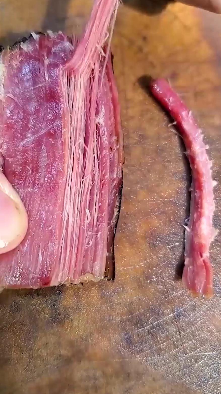 吃一口就忘不了,正宗农家传统烟熏腊肉,青冈柴柏香枝熏制!