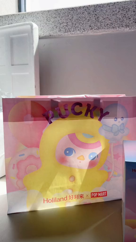 好利来和泡泡玛特联名盲盒蛋糕!