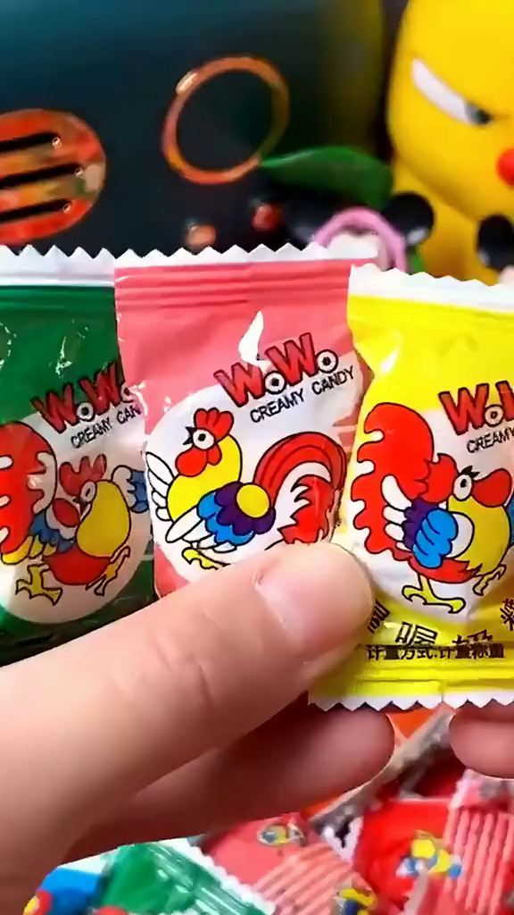 童年的回忆~还有人记得这个喔喔奶糖吗?小时候过年时家里就要吃的奶糖,还是经典的大公鸡包装,