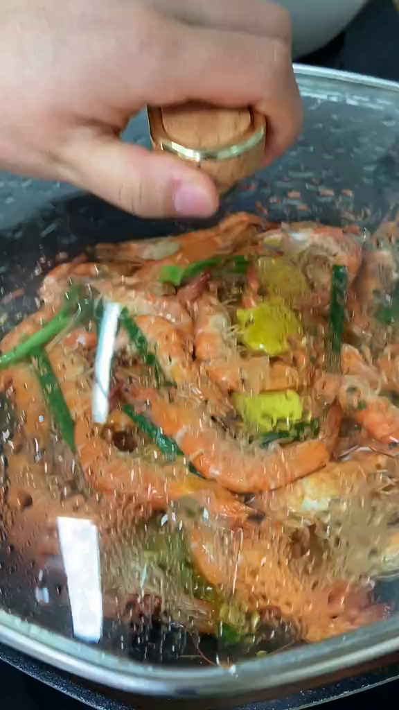 不加一滴水的盐焗大虾这种做法真的是太好吃了鲜甜美味