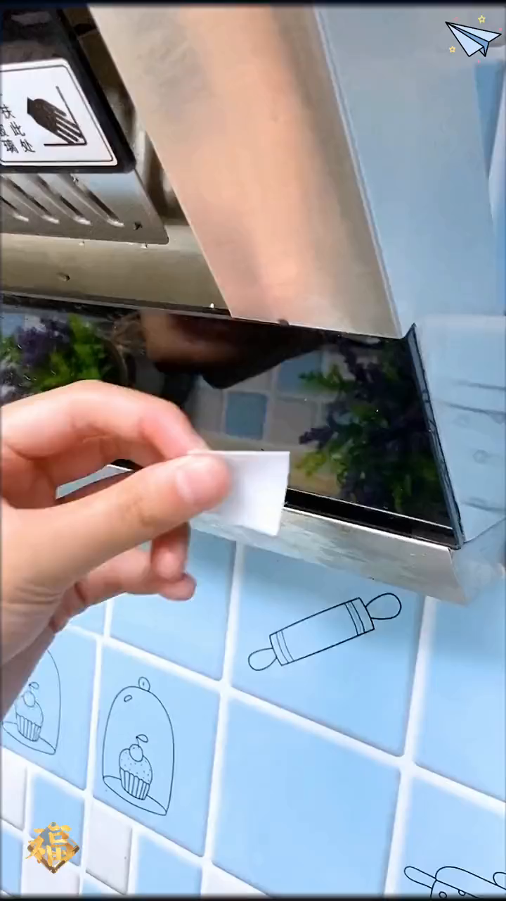 厨房炒菜时,油烟机上总是溅到油,用这个防油烟过滤膜
