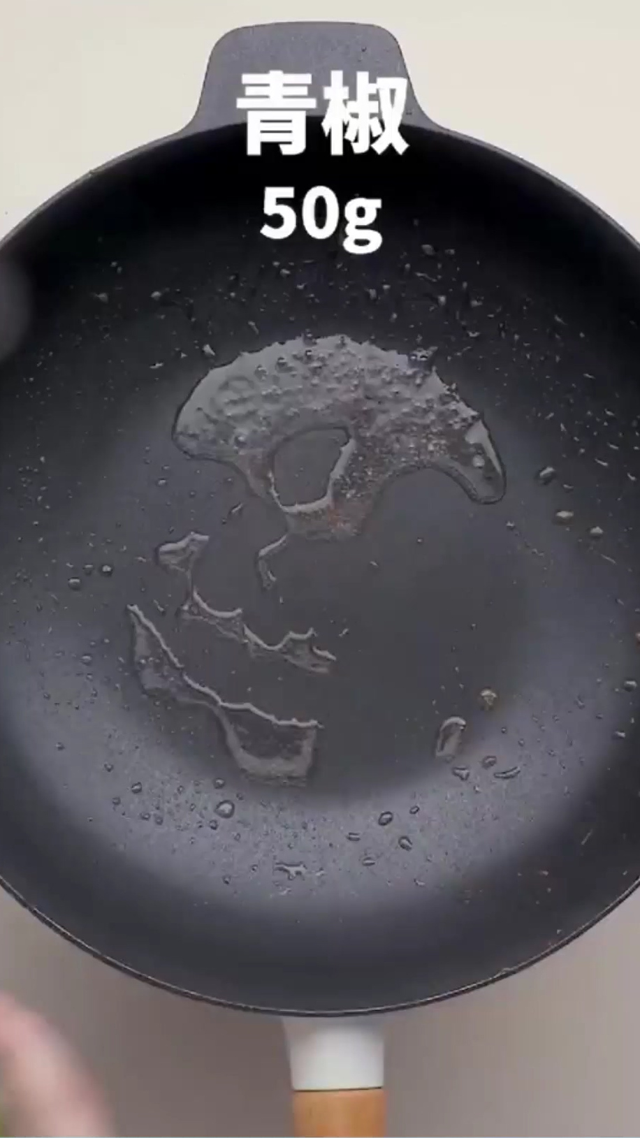 黑椒洋葱炒牛肉,色香味俱全,搭配米饭真的绝了,忍不住流口水了!