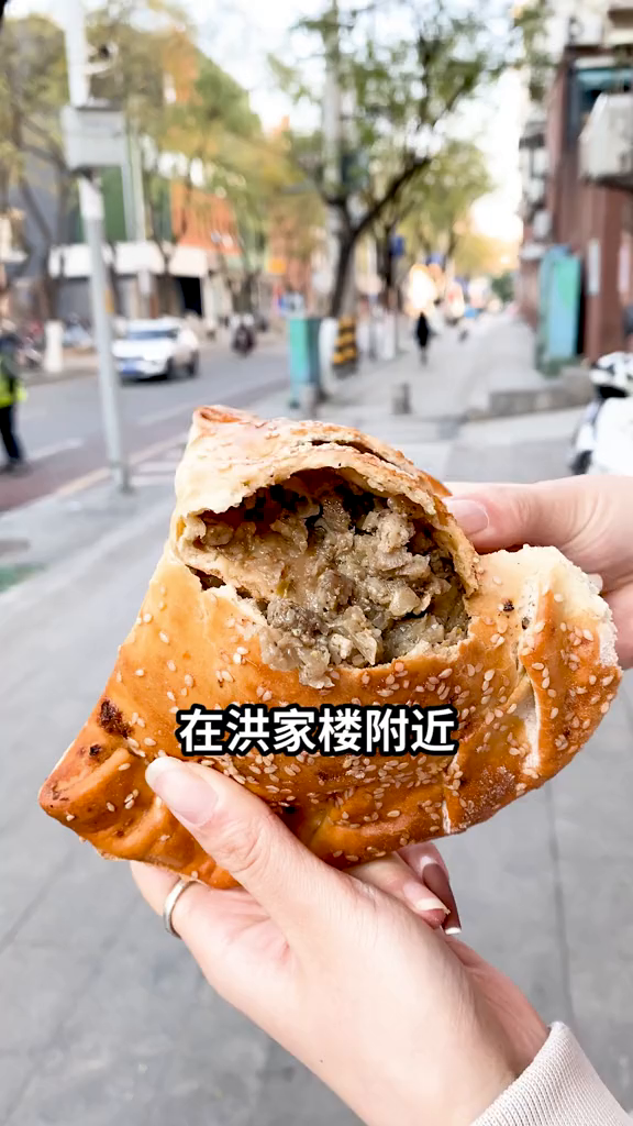 为啥我每次吃这个烤包子要吃三个,味道太正宗了济南探店日记美食创作人济南新疆烤馕