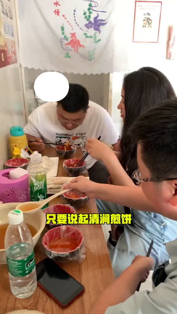 记不记得过年时候满朋友圈都是在家做煎饼的?