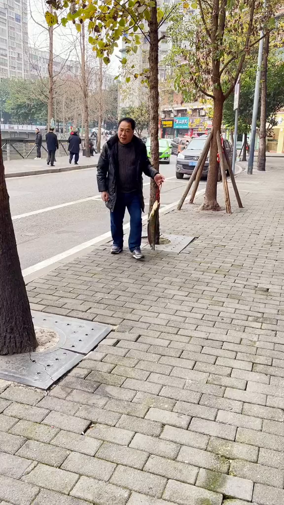 很多人喜欢吃大蒜烧鲶鱼,就是做不好