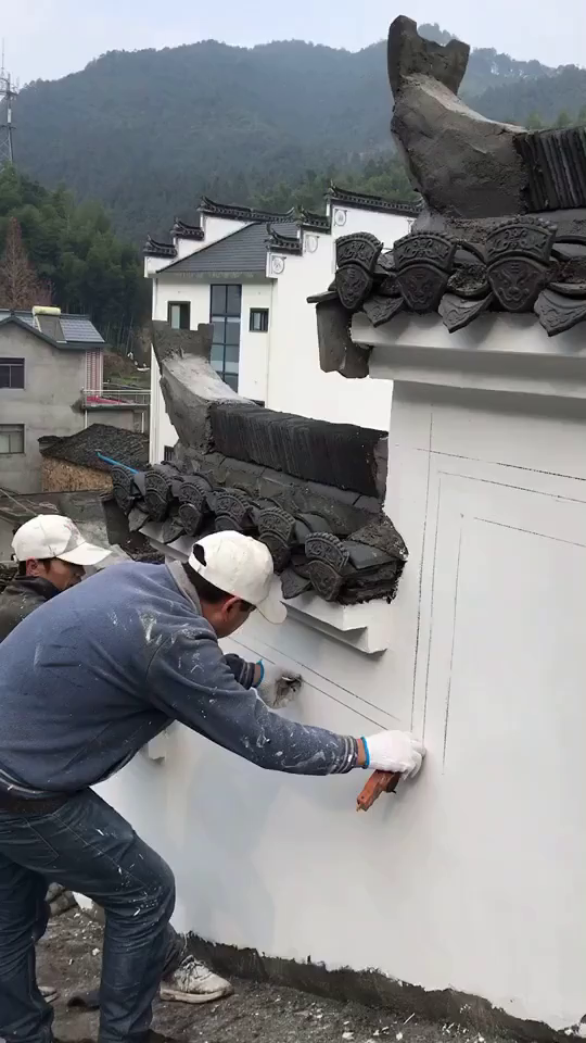 传统徽派建筑:马头墙画墨线