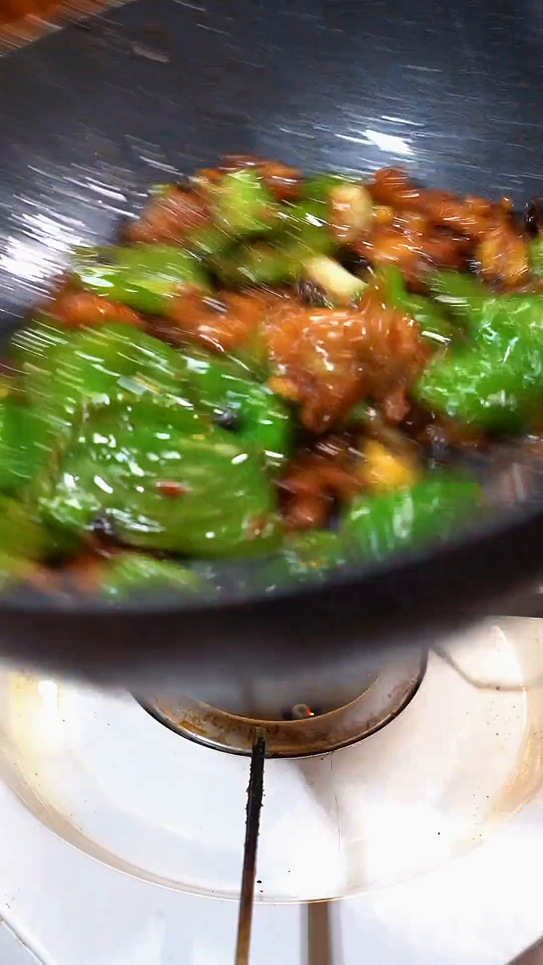 青椒炒肉到底是先炒青椒还是先炒肉?这样炒出来超下饭,喜欢的赶紧做起来