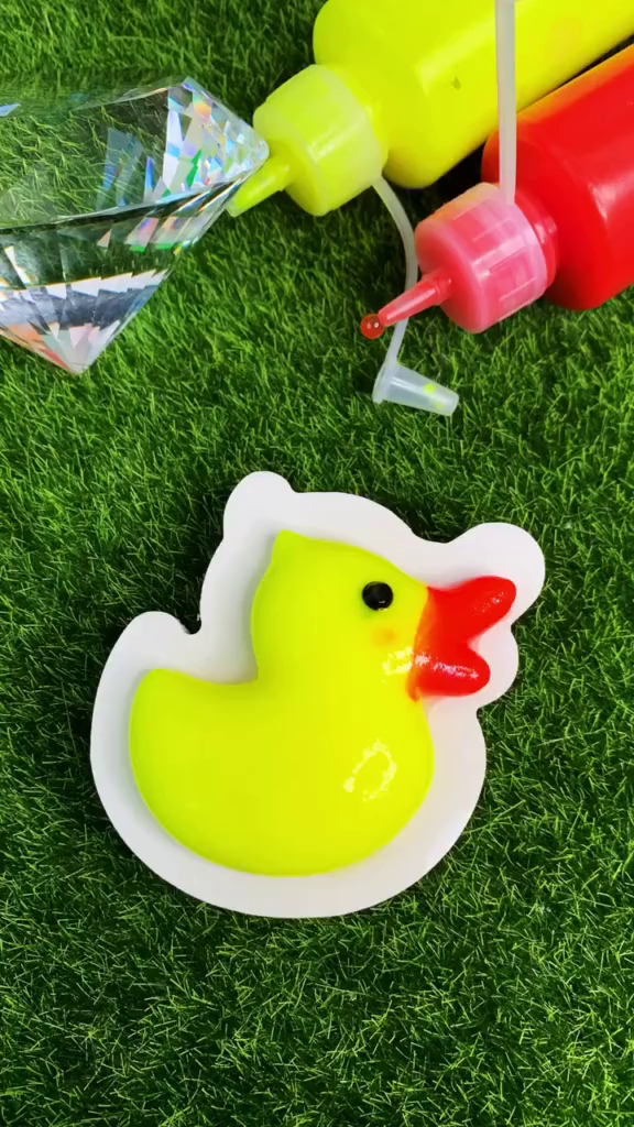 小黄鸭子手工制作完成了