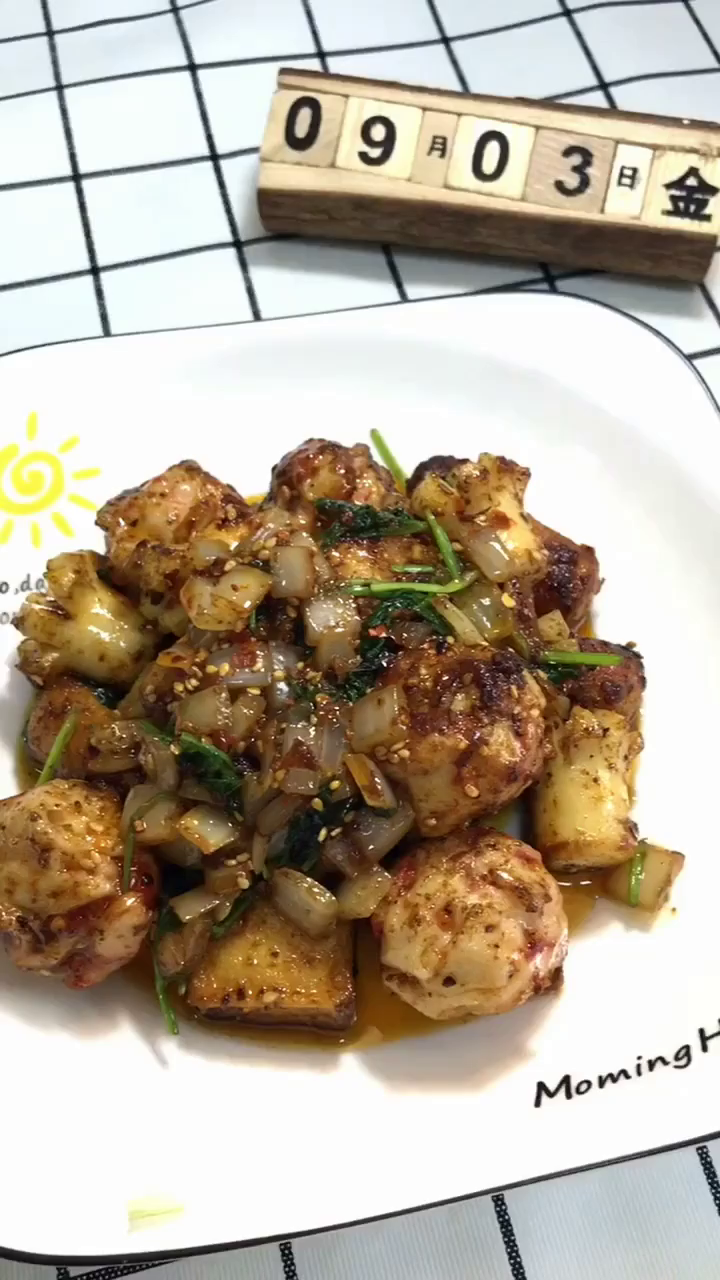 我自己研究的一道菜,炒鱼丸!想不想吃?