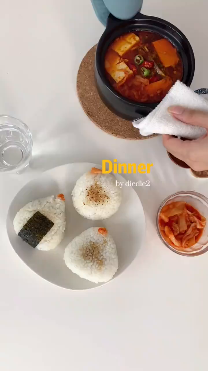 酸辣暖fufu正宗韩式泡菜嫩豆腐汤饭团