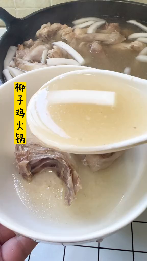 不用去海南,在家也能吃到正宗的椰子鸡火锅