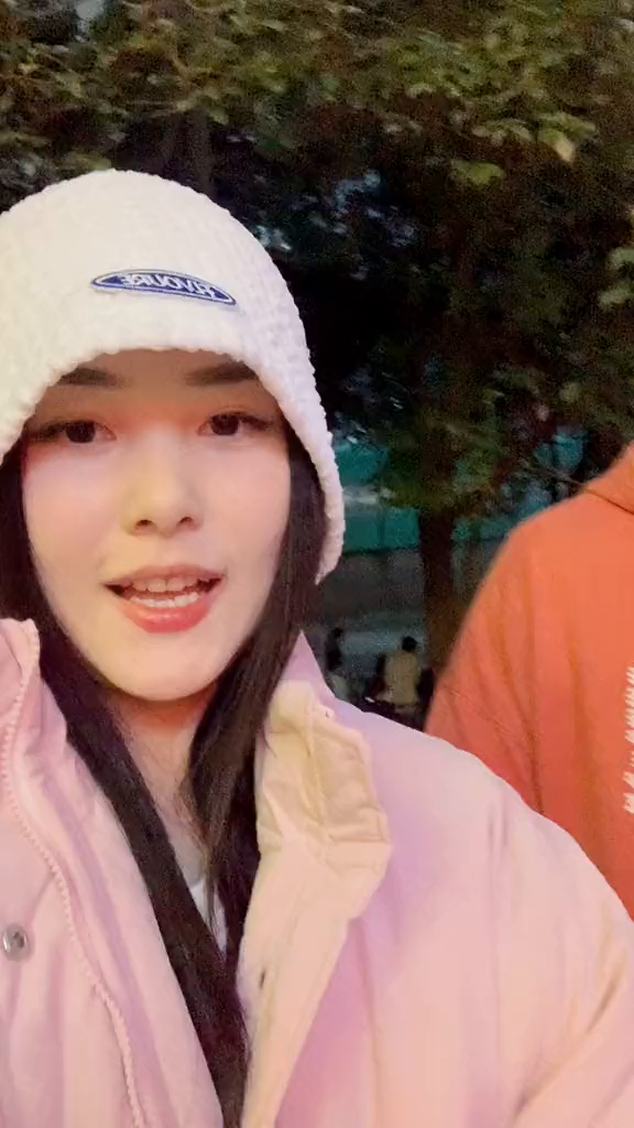 冬天的第一顿火锅当然少不了灌汤猪脚啦!配上康师傅酸梅汤真的y