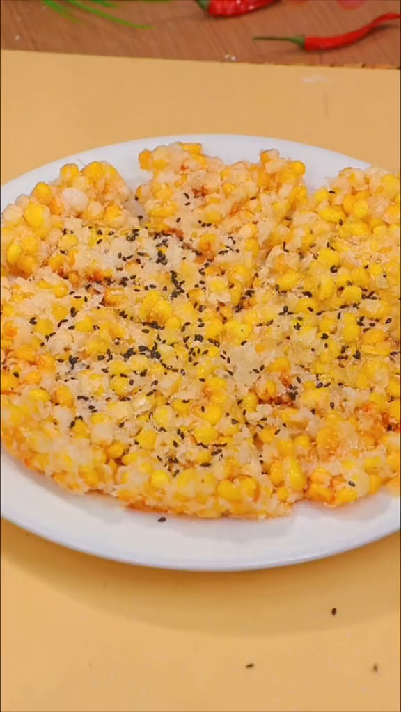 孩子要是不爱吃粗粮啊,你就给他做这个玉米烙,香甜酥脆,越嚼越香