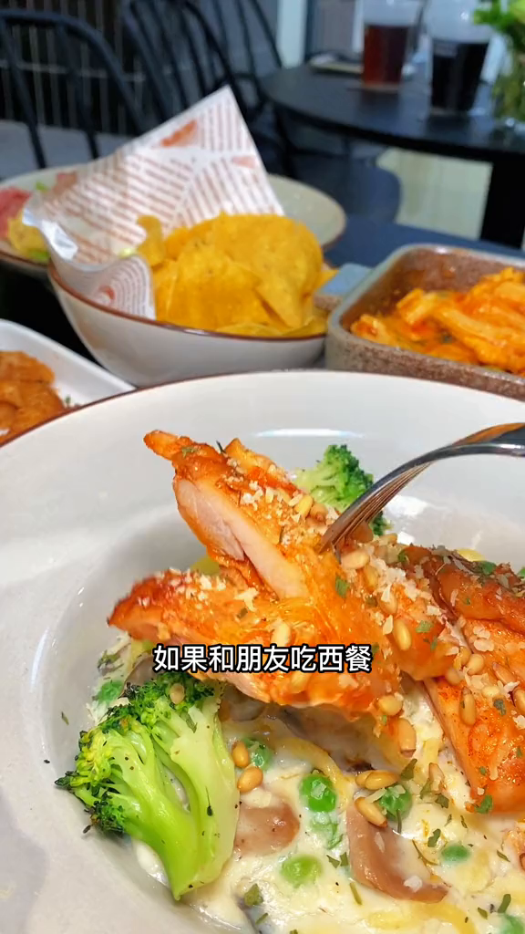 本来说请朋友吃大餐,他非要来这吃意面意面奶油蘑菇意面通心粉好吃不贵真材实料杭州美食推荐